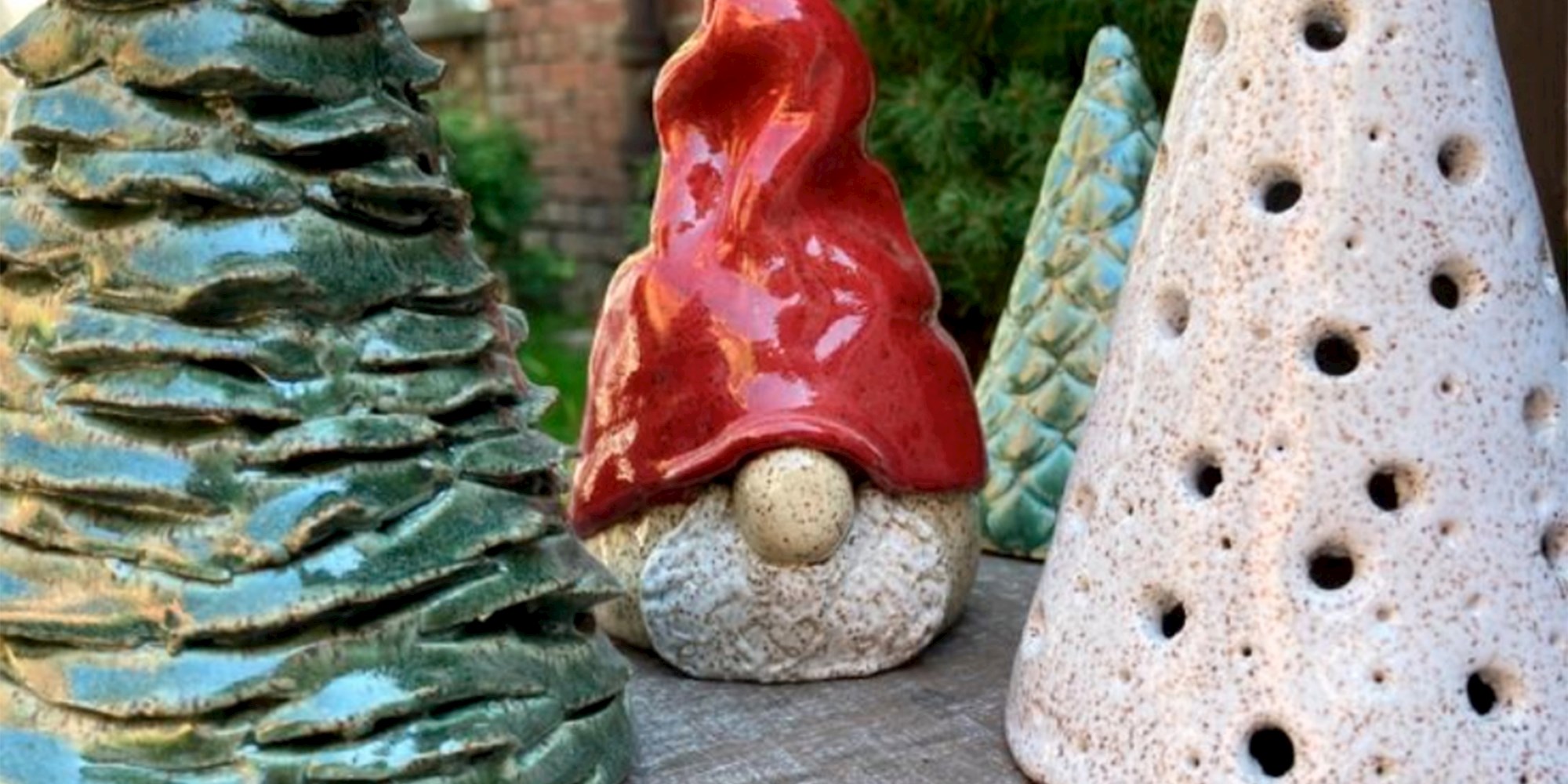 Keramik nisse og juletræer
