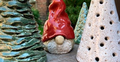 Keramik nisse og juletræer