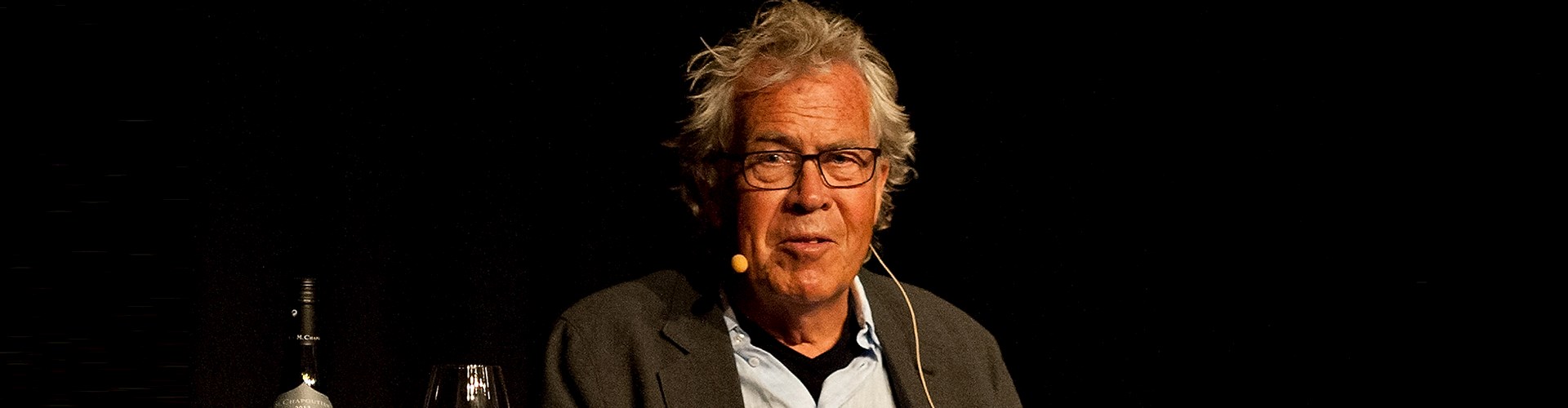 Billede af journalist, forfatter, tv- og filmmand, foredragsholder, cykelkommentator og digter Jørgen Leth
