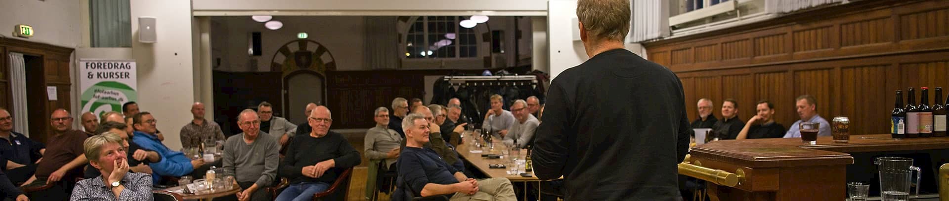 Ølsmagning i FOF Aarhus med ekspert Torben Mathews.