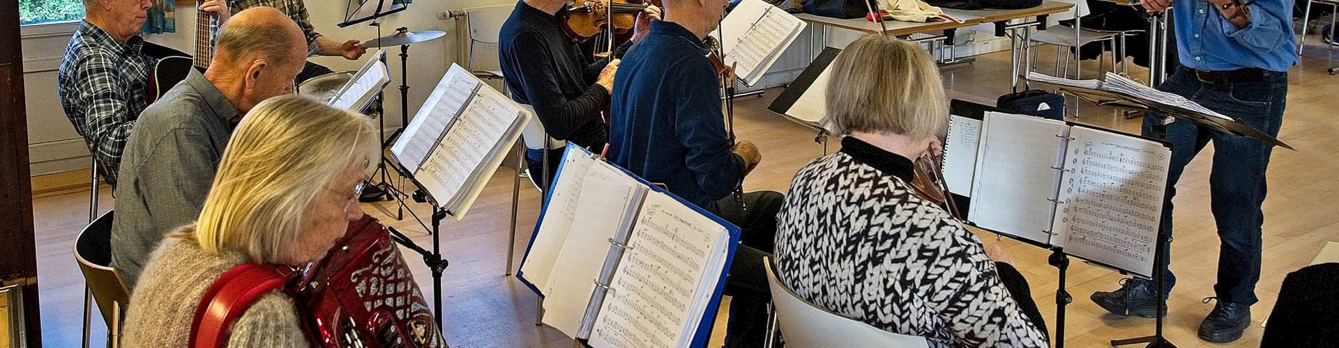 'Evergreenorkestret' ved FOF Aarhus under ledelse af Poul Bech Christensen