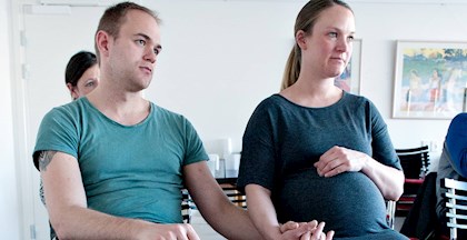 Couple at contraction and childbirth class in FOF Aarhus