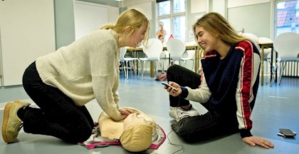 Førstehjælpskursus til kørekort ved FOF Aarhus, underviser Bente Dyhrberg