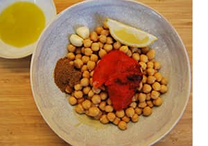 Ingredienser til rød hummus med peberfrugt opskrift fra FOF Inspiration