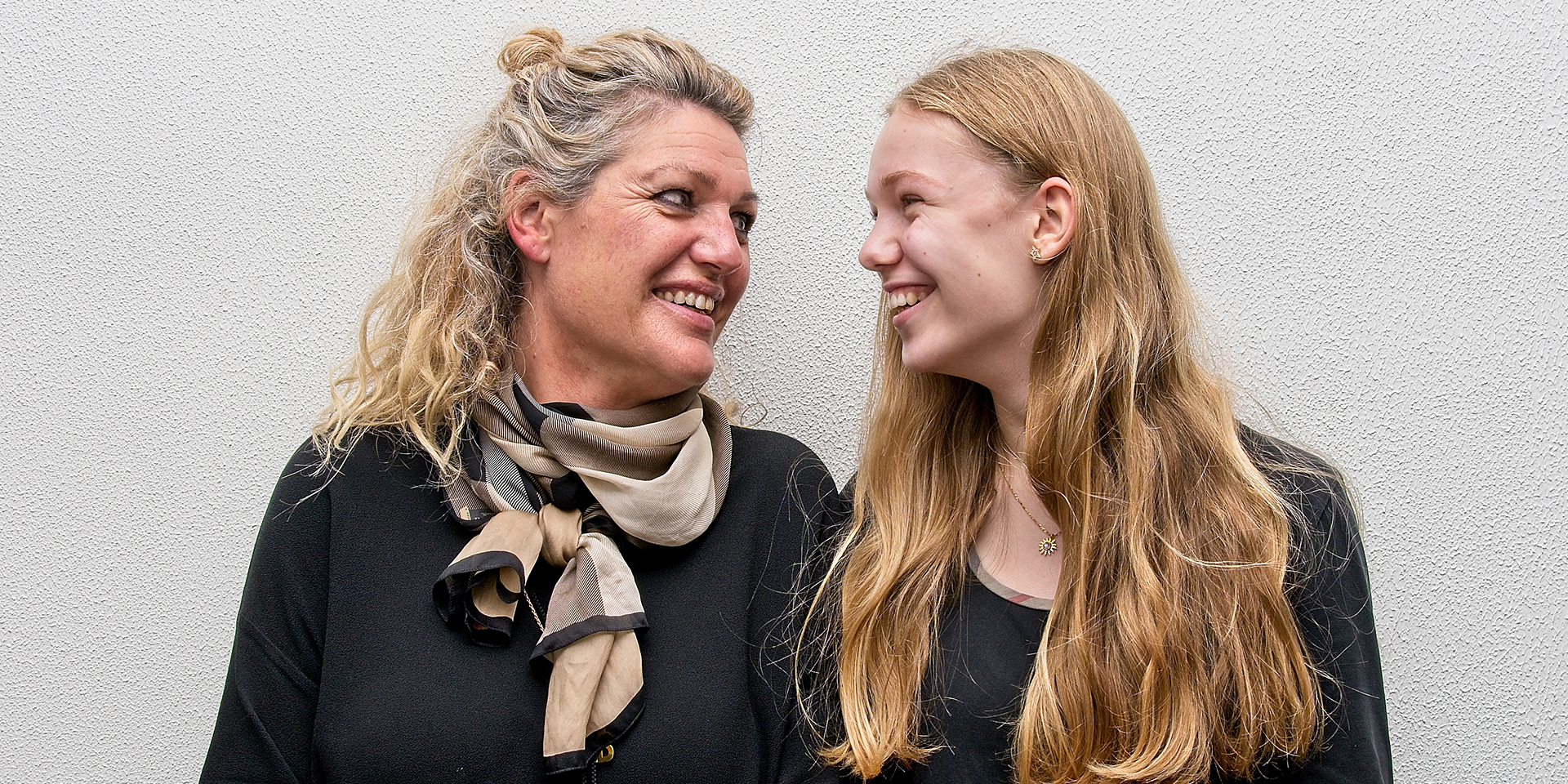 Billede af Bente og Emma-Jenny, kursister ved FOF Aarhus