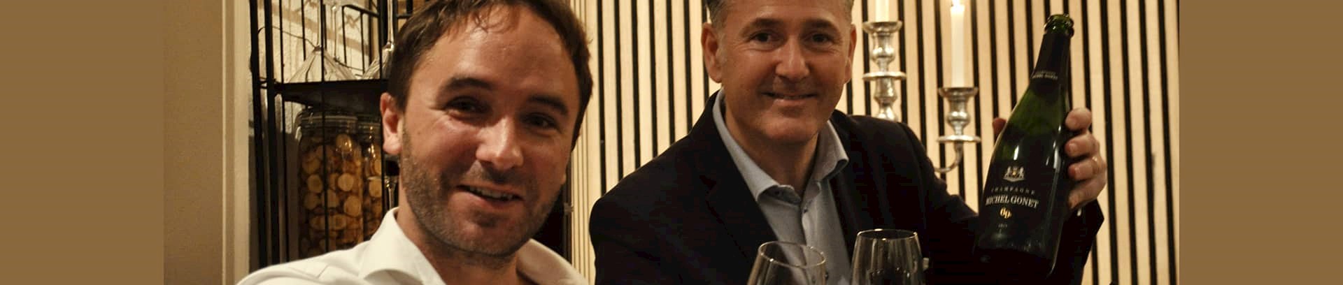 Guitarist Peter Uldahl og vinkonsulent David Andreasen til vinsmagning hos FOF Aarhus