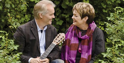 Ghita Nørby og Lars Hannibal. Foredrag og sang ved FOF Aarhus.