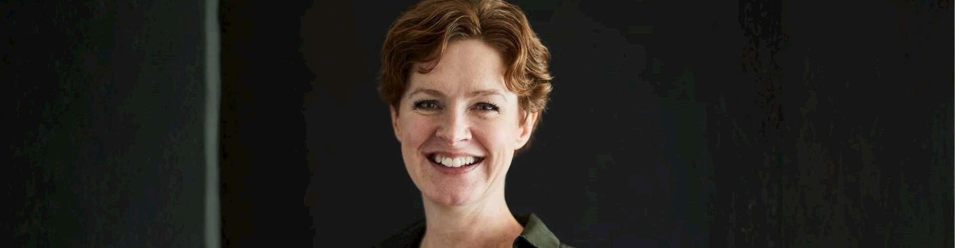 Linda Jakobsen, instruktør i pilates, pilates reformer og ansigtsyoga, der holder foredrag om ansigtsyoga og om at blive glad for sit ansigt i FOF Aarhus