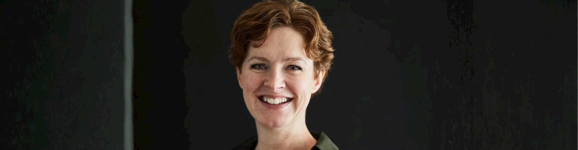 Linda Jakobsen, instruktør i pilates, pilates reformer og ansigtsyoga, der holder foredrag om ansigtsyoga og om at blive glad for sit ansigt i FOF Aarhus