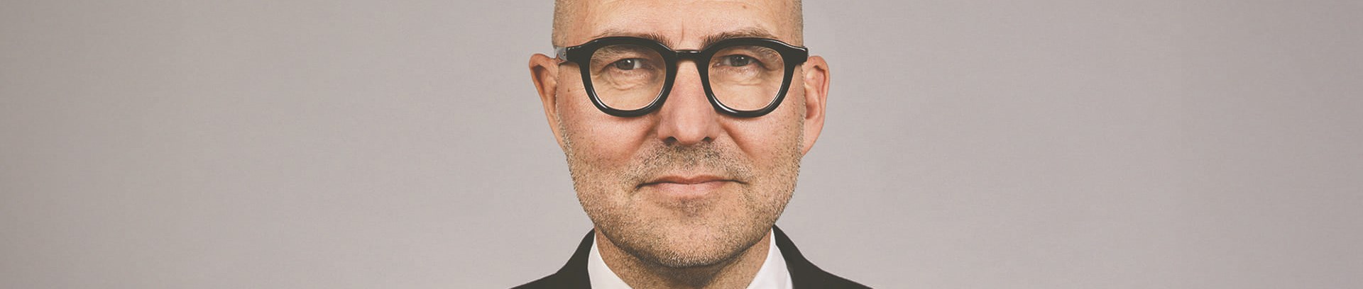 Peter Ernstved Rasmussen, journalist og redaktør på netmediet OLFI, der dækker dansk forsvars- og sikkerhedspolitik | FOF Aarhus