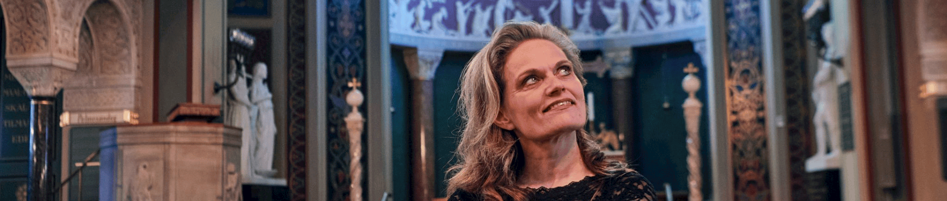 Sørine Gotfredsen, journalist, forfatter, sognepræst og samfundsdebattør, og foredragsholder i FOF Aarhus | Foto af Carsten Lundager