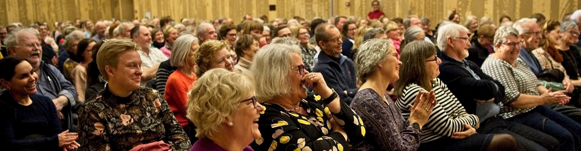 Publikum til foredrag ved FOF Aarhus på Dokk1 i Aarhus