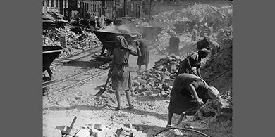 Trümmerberge - ruindyngerne efter den 2. verdenskrig. Foto Kolbe 1947