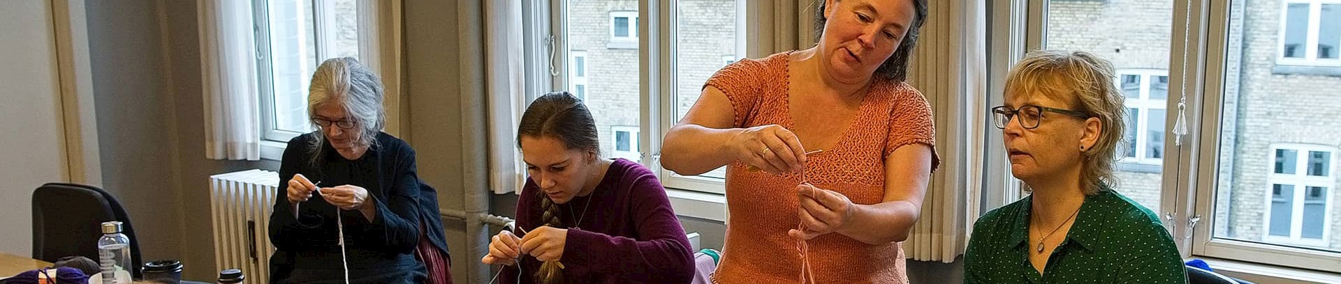 Hækle-kursus ved FOF Aarhus, underviser Lotte Mouritsen