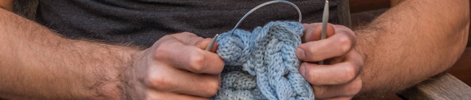Mand strikker, strikkekursus for mænd i FOF Aarhus