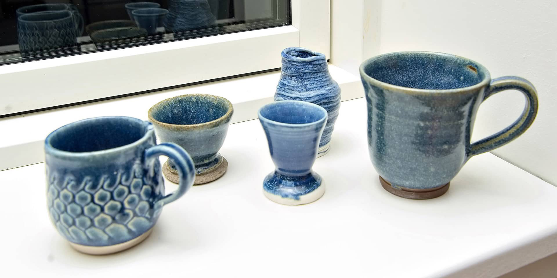 Billede af keramik med blå glasur