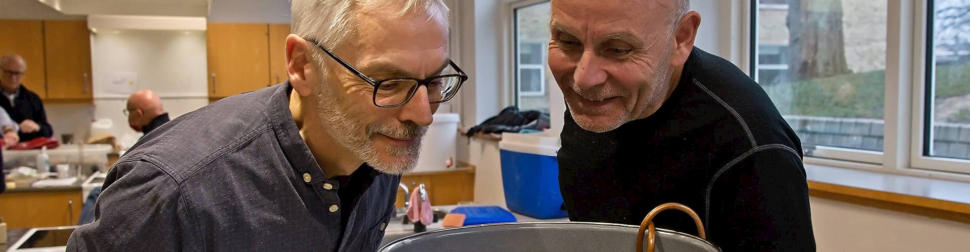 To kursister fra kursus i ølbrygning ved FOF Aarhus