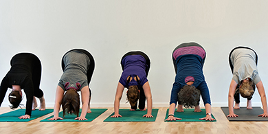 Billede fra et kursus i mindful yoga, underviser Laila Elisabeth Møller-Rasmussen