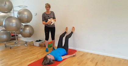 Undervisning i stabiliserende kropstræning ved underviser Lise Rasmussen