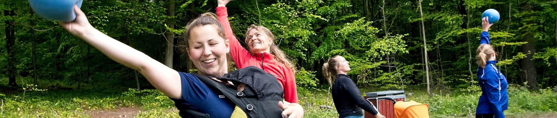  'Mor og barn træning i naturen' hos FOF Aarhus, underviser Dorte Wahlberg
