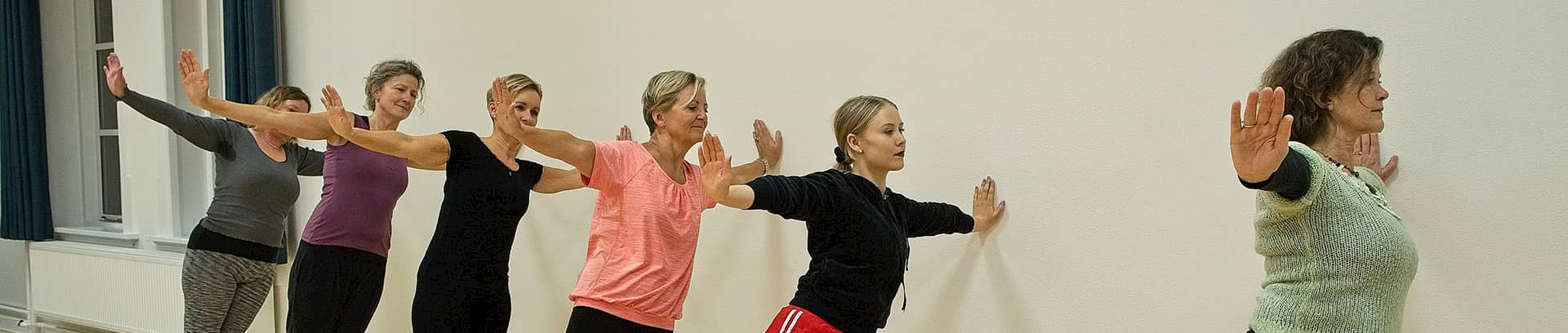 Undervisning i Hathayoga ved FOF Aarhus, underviser yogalærer Anne Margrethe Tolsgaard