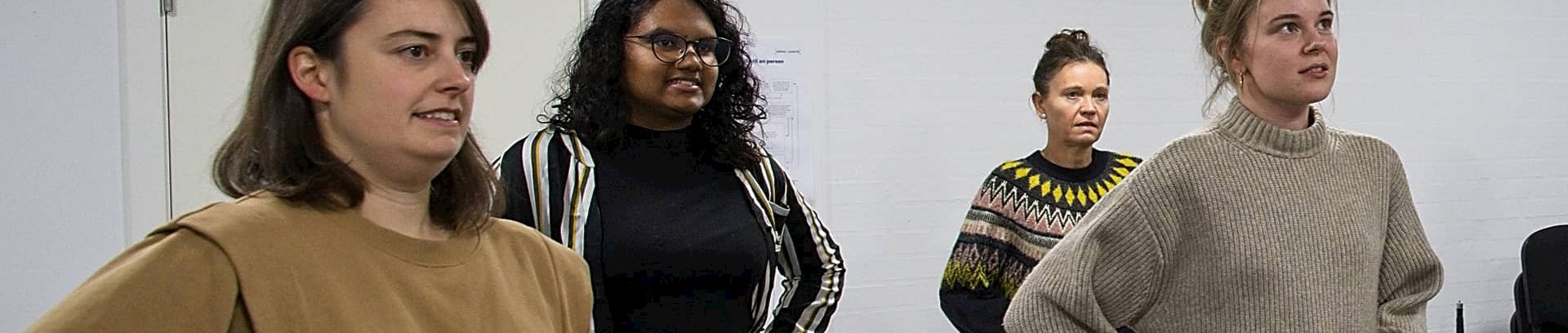 Sangere øver vejrtrækning til sangervejrtrækning kursus i FOF Aarhus