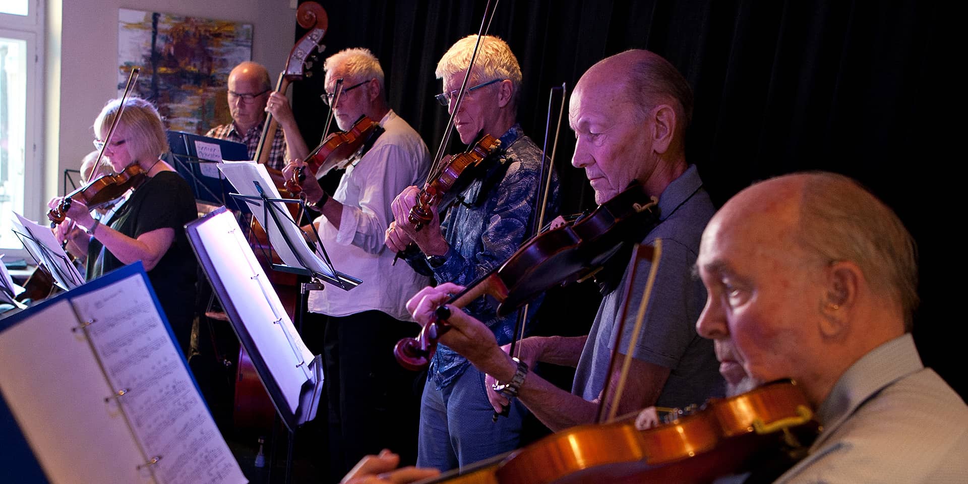 Violinkursister til koncert på Cafe Gyngen, FOF Aarhus' forårskoncert.