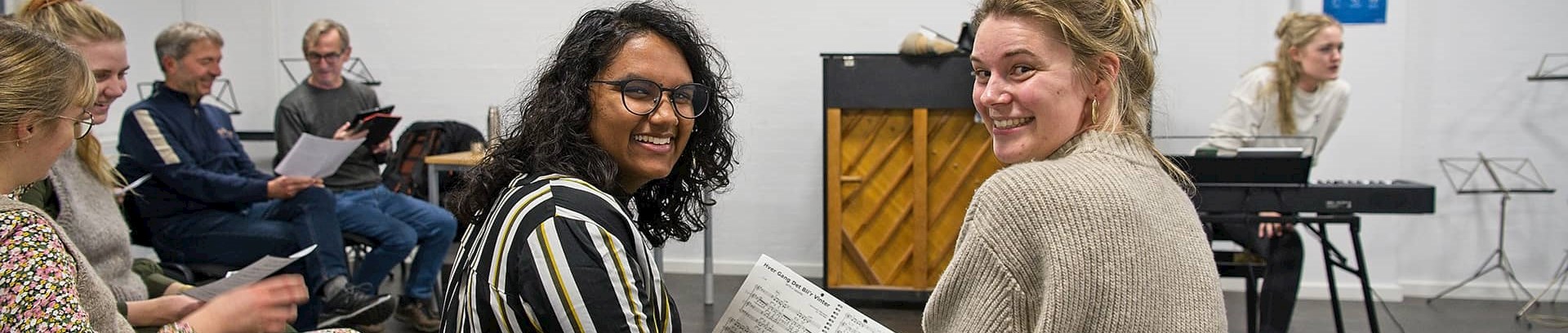 Koraften med 'De glade amatørers kor' - et kor ved FOF Aarhus under ledelse af Sophie B. Krogh.