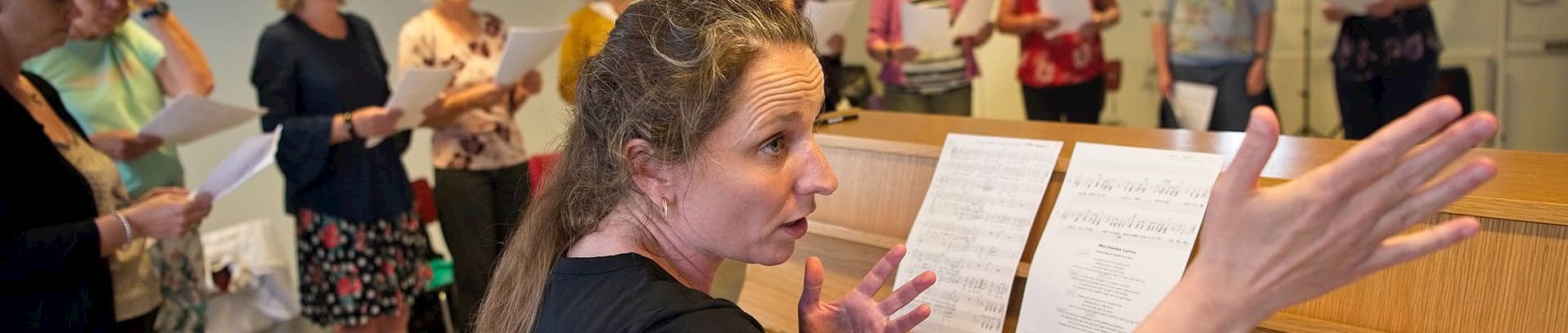 FOF Aarhus' Rytmiske sommerkor, under ledelse af Birgitte Mortensen.