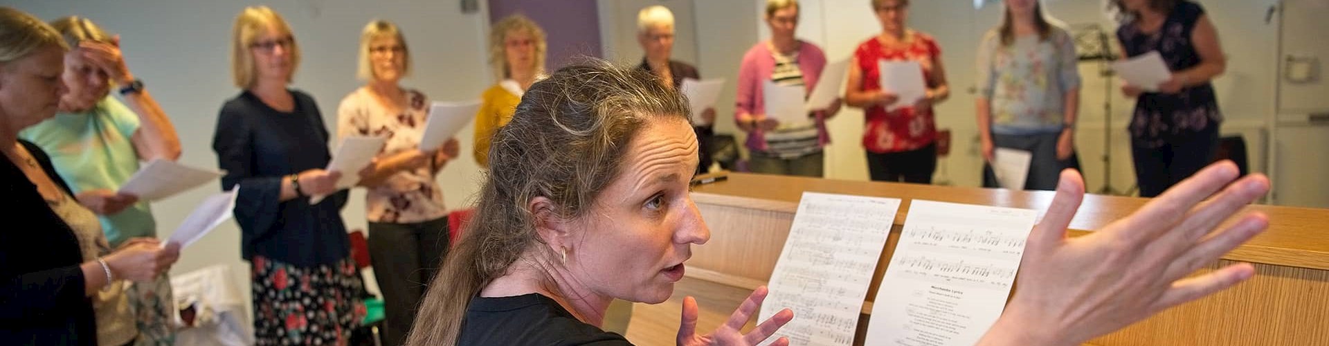 FOF Aarhus' Rytmiske sommerkor, under ledelse af Birgitte Mortensen.