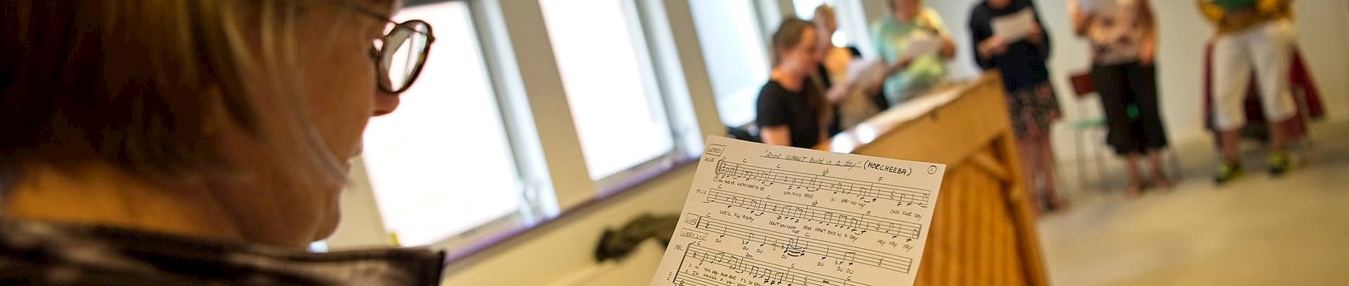 FOF Aarhus' Rytmiske sommerkor, under ledelse af Birgitte Mortensen.