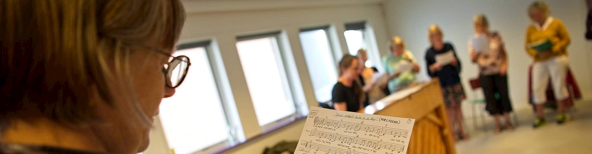 FOF Aarhus' Rytmiske sommerkor, under ledelse af Birgitte Mortensen.