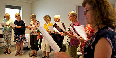 Billede af kvinder der synger i kor ved FOF Aarhus