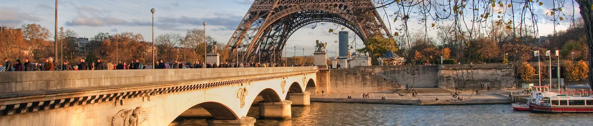 Billede fra Paris med eiffeltårnet i baggrunden 