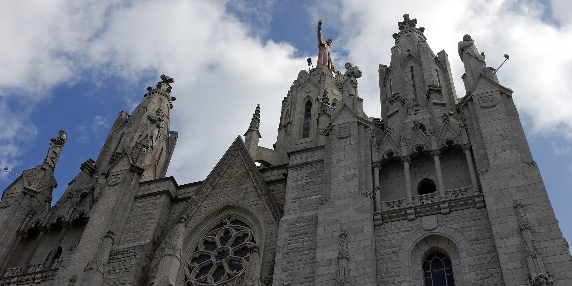 Billede udefra Notre Dame kirken i Paris
