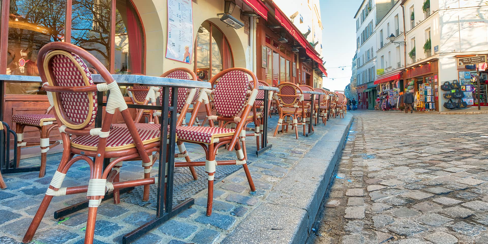 Billede fra fransk by og fransk café