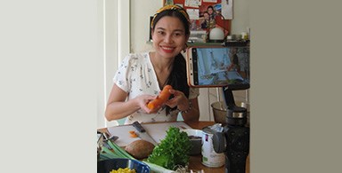 Underviser i vietnamesisk madlavning ved FOF Aarhus, Oanh Zoffmann 