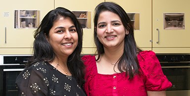 Natasha og Ankita | Underviser i indisk madlavning hos FOF Århus