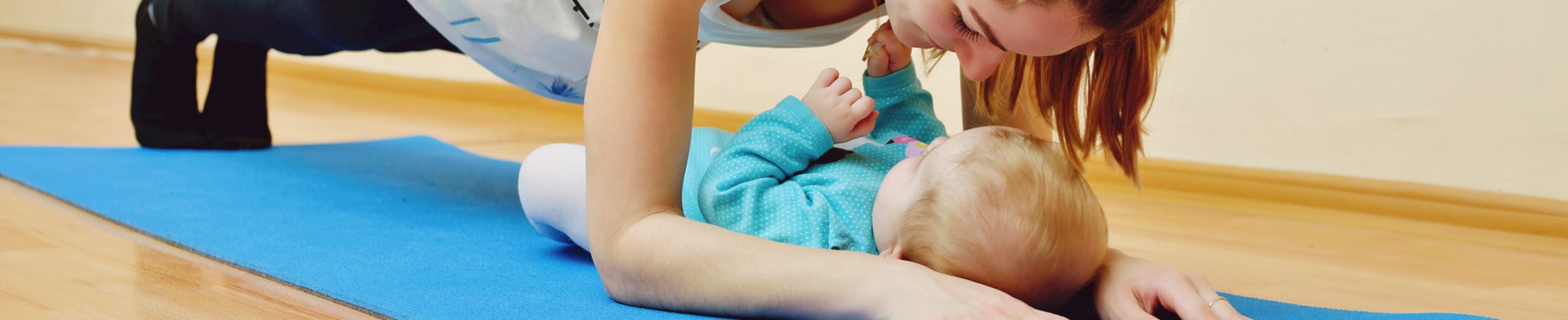 Efterfødselstræning med baby efterfødsel træning mor barn mortræning morfit