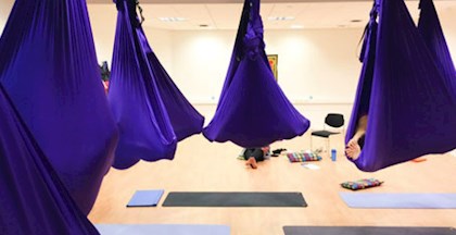 Aerial Yoga yogastilart klædeyoga træning 