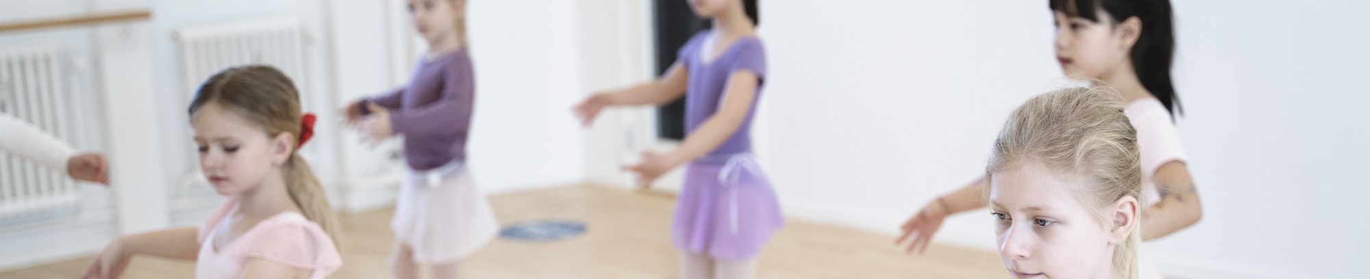 billede af 5 piger til balletundervisning