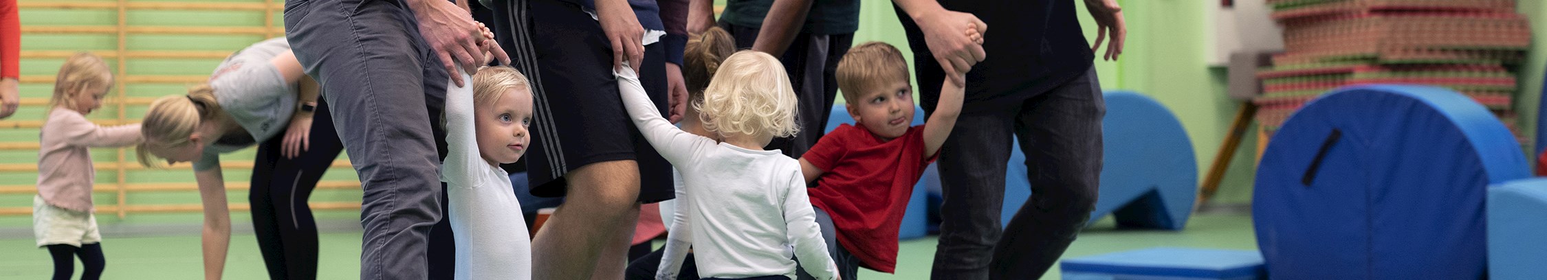 Voksen barn gymnastik hos FOF København