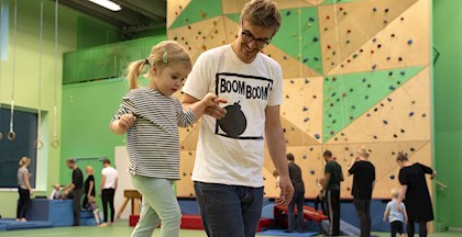 Voksen barn gymnastik hold og kursus hos FOF København