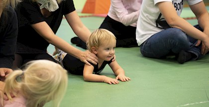 Voksen barn gymnastik hos FOF København