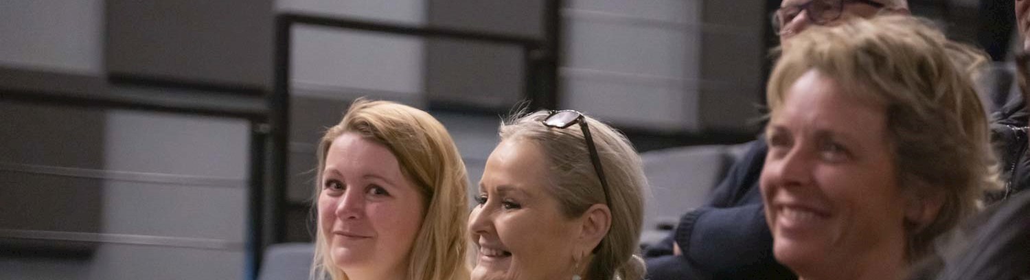 publikum griner ved foredrag hos FOF København