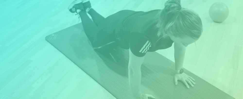 foto af kvinde der dyrker motion med farvefilter