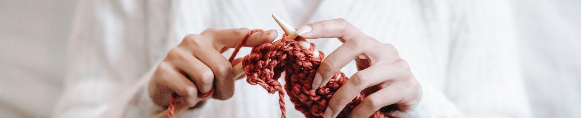 Gå på strikkekursus for begyndere i FOF Nordsjælland