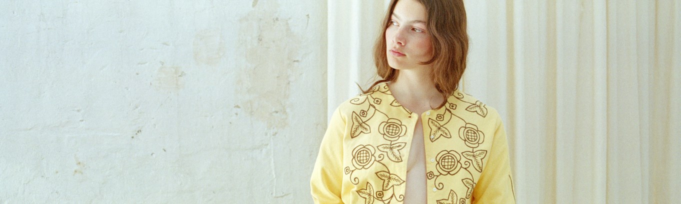Alexandra Hartmann – gul jakke