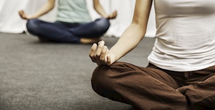 Mindful yoga med meditation hos FOF København
