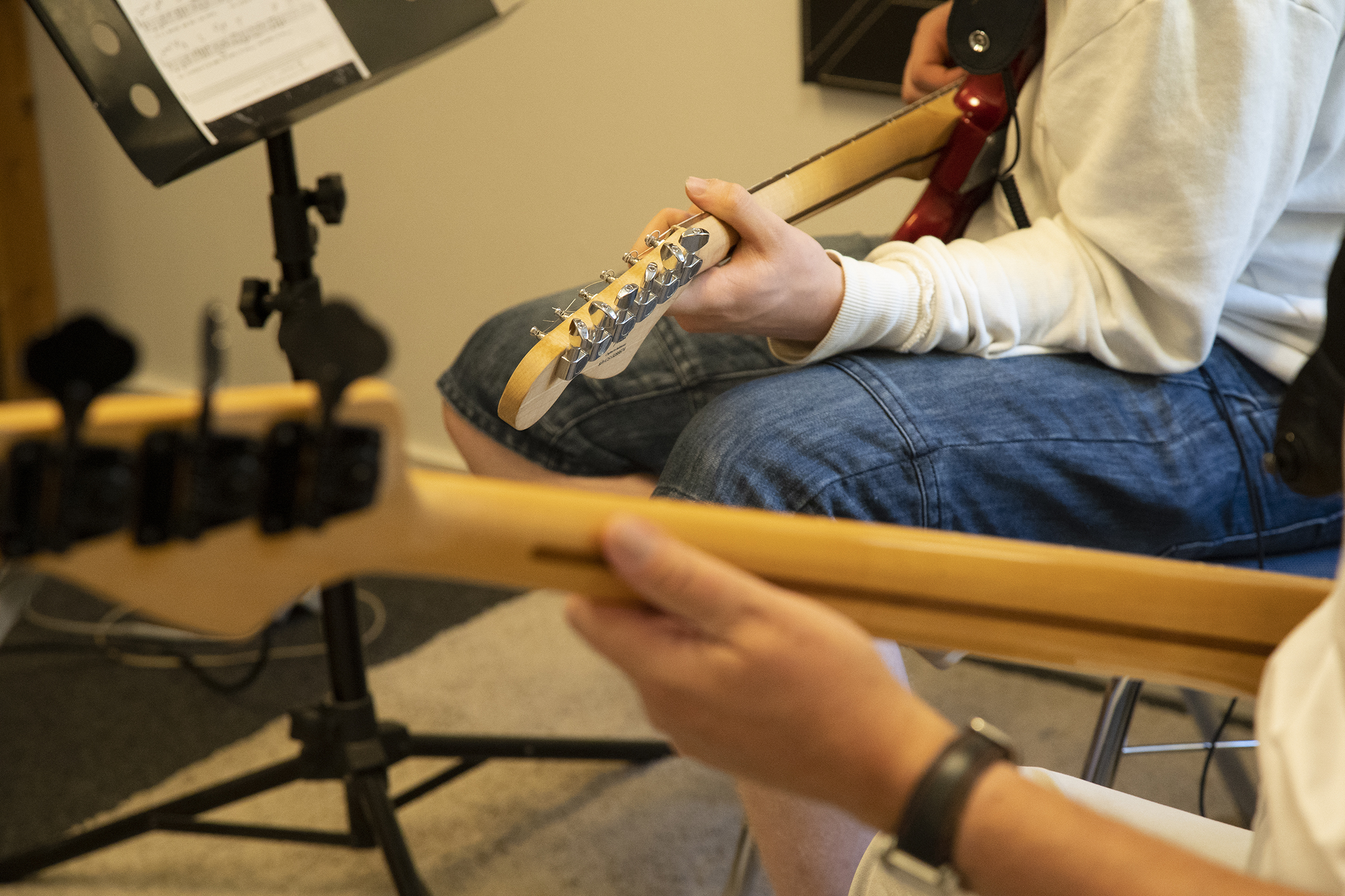 Lær at spille guitar hos FOF København
